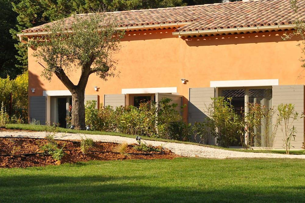 New Roussillon: Seasonal Rental St. John's Wort in Roussillon, Parc naturel régional du Luberon
