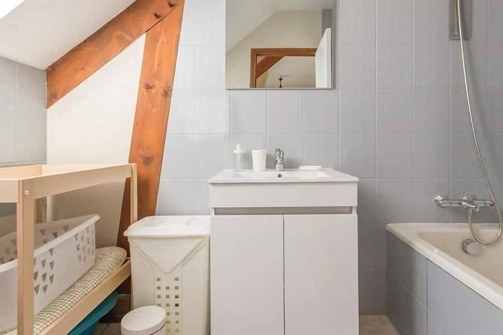 Gîte lumineux avec jardin privatif près des plages, équipement bébé et recharge électrique in Mesquer, Côte d'Amour