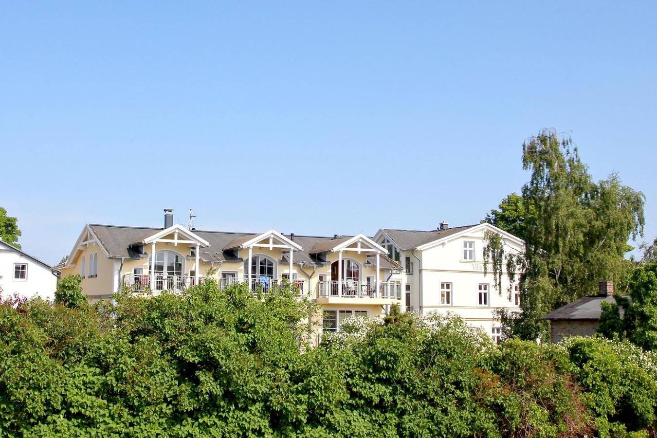 Appartement entier, Direkt hinter der Düne, mit Balkon und Meerblick - Strandvilla Böck Fewo 15 in Ostseebad Glowe, Glowe