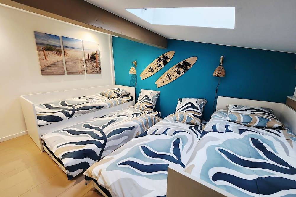 Pool and spa villa by the lake in Sanguinet, Côte d’Argent