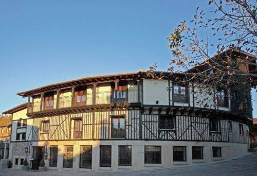 Apartamento para 3 personas, con Terraza y Jacuzzi además de Piscina y Sauna en Mogarraz