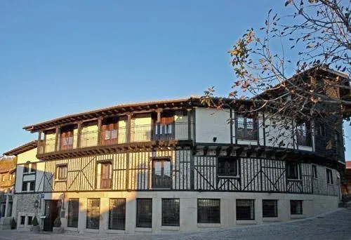 Hotel para 3 personas, con jacuzzi y sauna además de terraza y piscina - 1