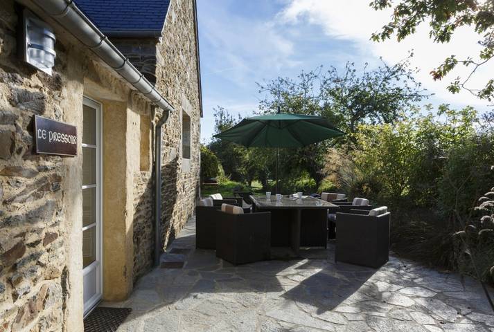 Gîte pour 6 personnes, avec piscine ainsi que jardin et terrasse à Langoat - 3