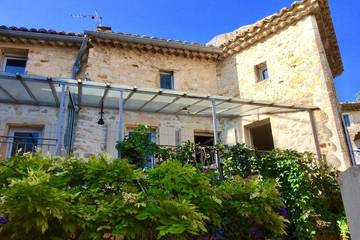Gîte pour 6 personnes, avec balcon et jardin à Cornillon