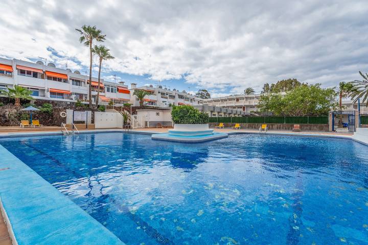 Apartamento entero, Apartamento Vacacional 'Costa Del Silencio Tenerife Sur' con Piscina Compartida y Wi-Fi in Costa del Silencio, Arona 