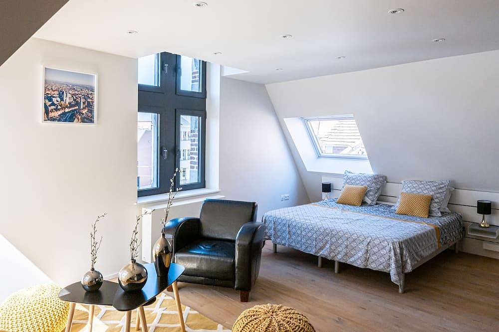 Ganze Wohnung, La Camuche by René Desclée in Tournai, Hennegau