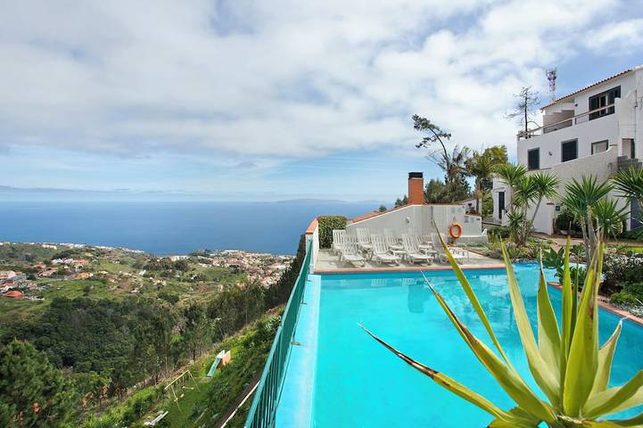 Casa de férias para 3 pessoas, com piscina e jardim e ainda jacuzzi and varanda em Camacha