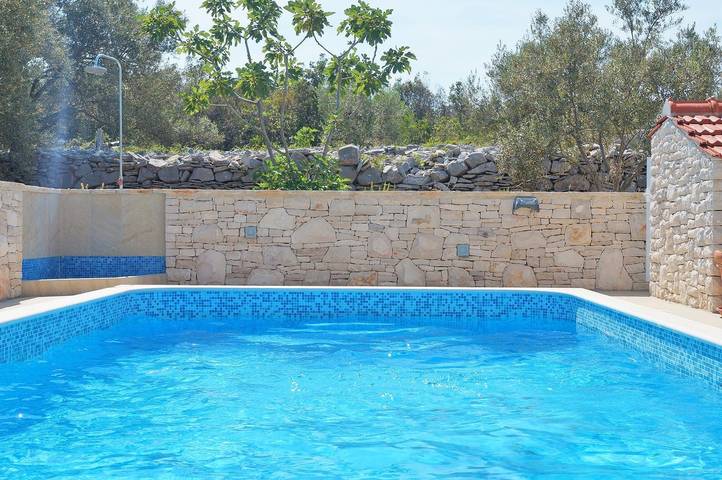 Chalet für 4 Personen, mit Pool und Garten, mit Haustier in Kroatien - 2