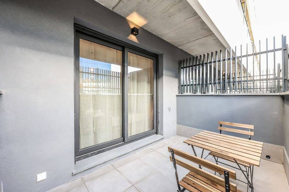Entire apartment, Elegant Studio with Private Terrace by Rentitup in San Sebastián de los Reyes, Madrid Province