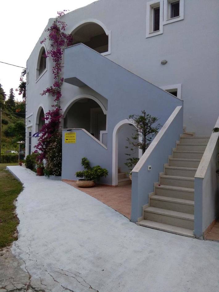 Ferienwohnung für 2 Personen, mit Balkon und Terrasse sowie Garten und Ausblick