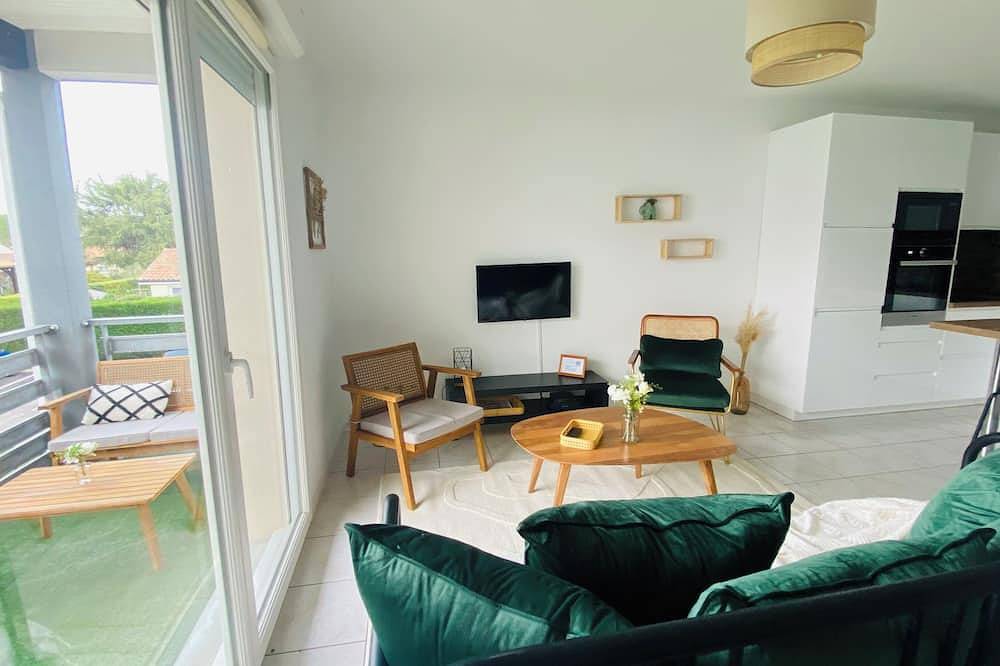 Apartamento entero, Elegant getaway at the gateway to Saint-Émilion • Private parking & balcony in Coutras, Región de Libourne