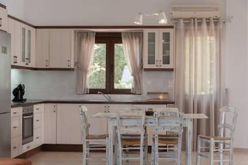 Villa for 13 People in North Crete, Crete, Photo 4