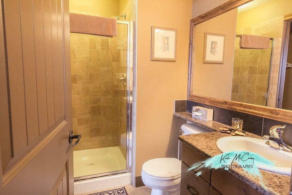 Ganze Wohnung, Beautifully appointed 4 bedroom condo in Radium, Bc in Radium Hot Springs, Kootenay-Nationalpark