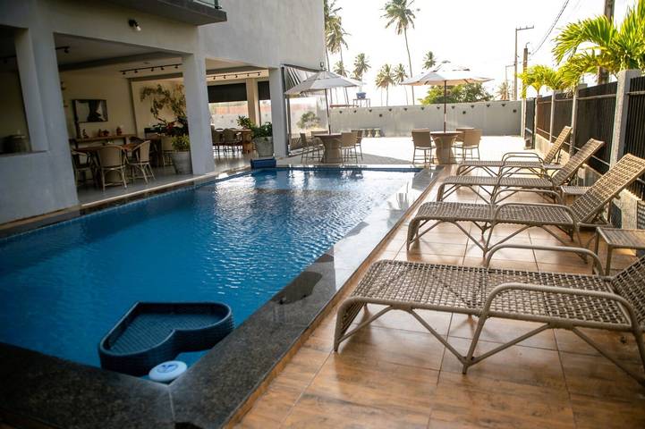 Casas e apartamentos de temporada para 4 pessoas, com piscina e balcão no Alagoas