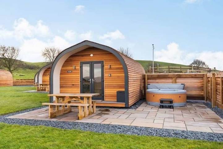 Holiday home for 4 people, with hot tub and garden in North-Wales