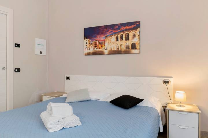 Camera Comfort in Guest House in Verona, Prealpi Gardesane