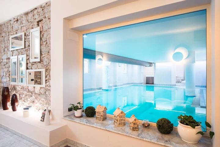 Appart’hôtel pour 6 personnes, avec jardin et piscine ainsi que bassin pour enfant et vue, animaux acceptés