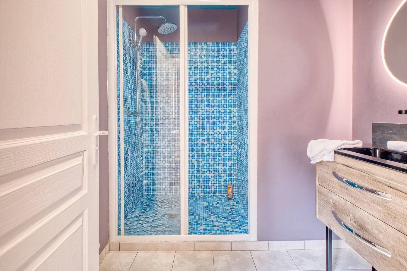 Maison d'hôtes 'La Chambre Rayures' avec terrasse partagée, jardin partagé et Wi-Fi in Eymet, Périgord Pourpre