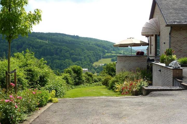 Gîte pour 2 personnes, avec vue ainsi que piscine et jardin à Theux - 4