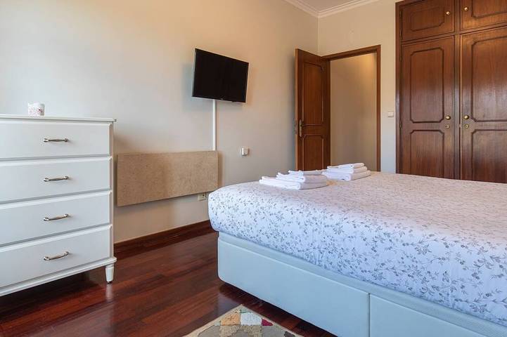 Ganze Wohnung, Casa Miha - Zwei Schlafzimmer Wohnung, Schläft 4 in Sintra, Naturpark Sintra-Cascais