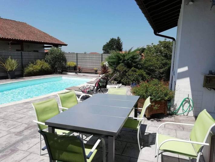 Location de vacances pour 10 personnes, avec jardin ainsi que piscine et vue à Bassussarry - 2