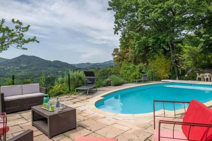 Ferienhaus für 6 Personen, mit Garten und Terrasse sowie Pool - 1