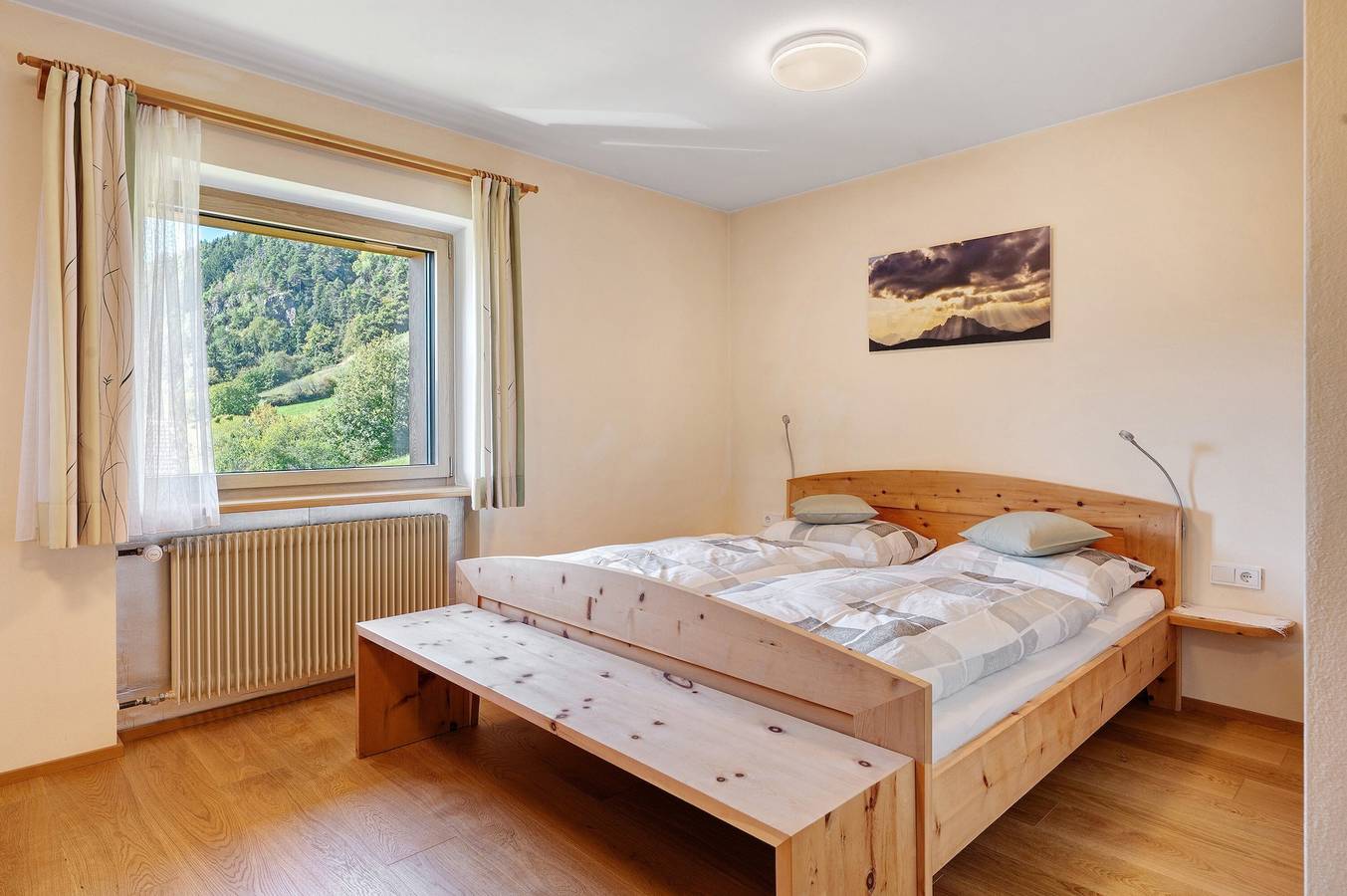 Zimmer 'Oberhemberger Hof Dreier' mit Bergblick, Gemeinschaftsterrasse und Wi-Fi in Feldthurns, Dolomiti Superski
