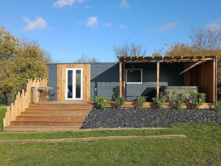 Location de vacances pour 3 personnes, avec Jacuzzi ainsi que Terrasse et Vue à Rouilly-Sacey