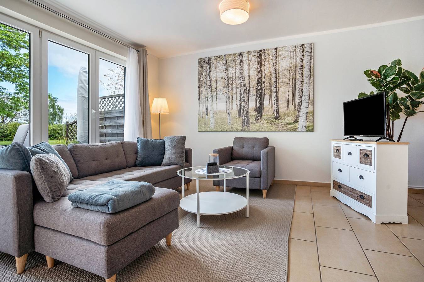 Ganze Wohnung, Ferienwohnung Ostseezeit mit privater Terrasse, Gemeinschaftsgarten und Wi-Fi in Ribnitz-Damgarten, Vorpommern-Rügen