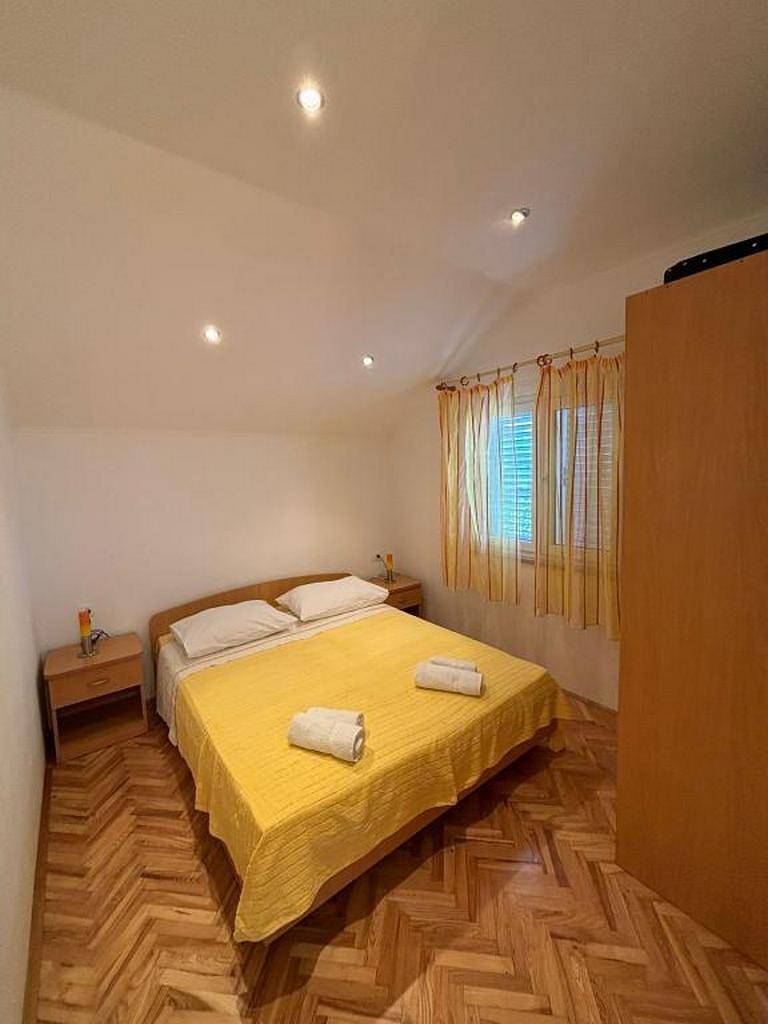 Entire apartment, One bedroom apartment with balcony and sea view Bol, Brač A-12980-a in Bol, Brac