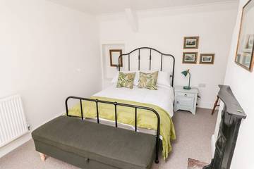 Holiday Home for 6 People in Pembroke, Pembrokeshire, Photo 1