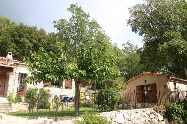 Gîte pour 7 personnes, avec piscine, adapté aux familles à Bargemon - 3