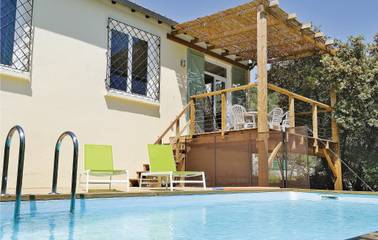 Gîte pour 6 personnes, avec piscine et jardin à Solliès-Toucas