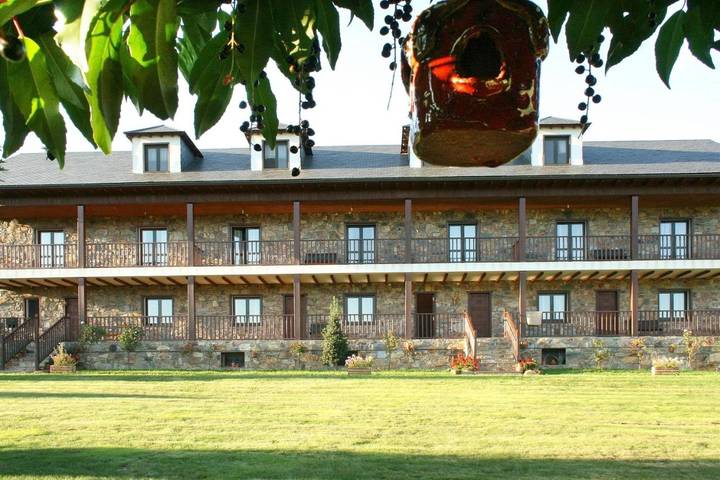 Casa rural para 5 personas, con piscina además de vistas y jardín en El Bierzo - 2