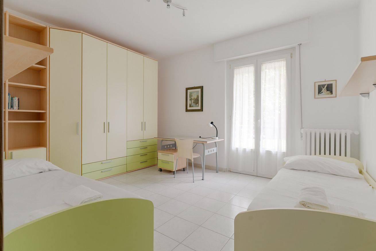 Entire apartment, Guesthost - Piazza Abbiategrasso Chiesa Rossa Apt in Milan, Milan Province
