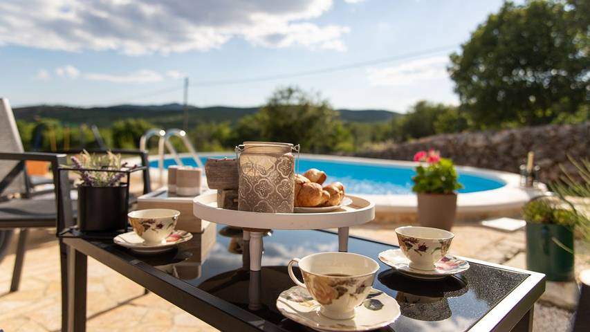 Ferienhaus für 5 Personen, mit Terrasse und Pool