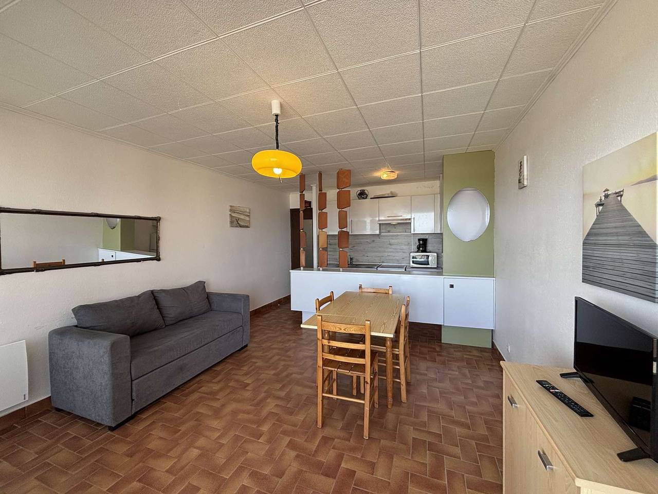 Ganze Wohnung, Meerblick, 2-Zimmer-Wohnung, Strandnähe, Balkon, privater Parkplatz in Port-la-Nouvelle, Mittelmeerküste (Frankreich)