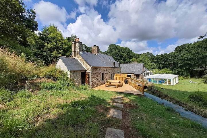 Location de vacances pour 10 personnes, avec jardin et terrasse à Prat