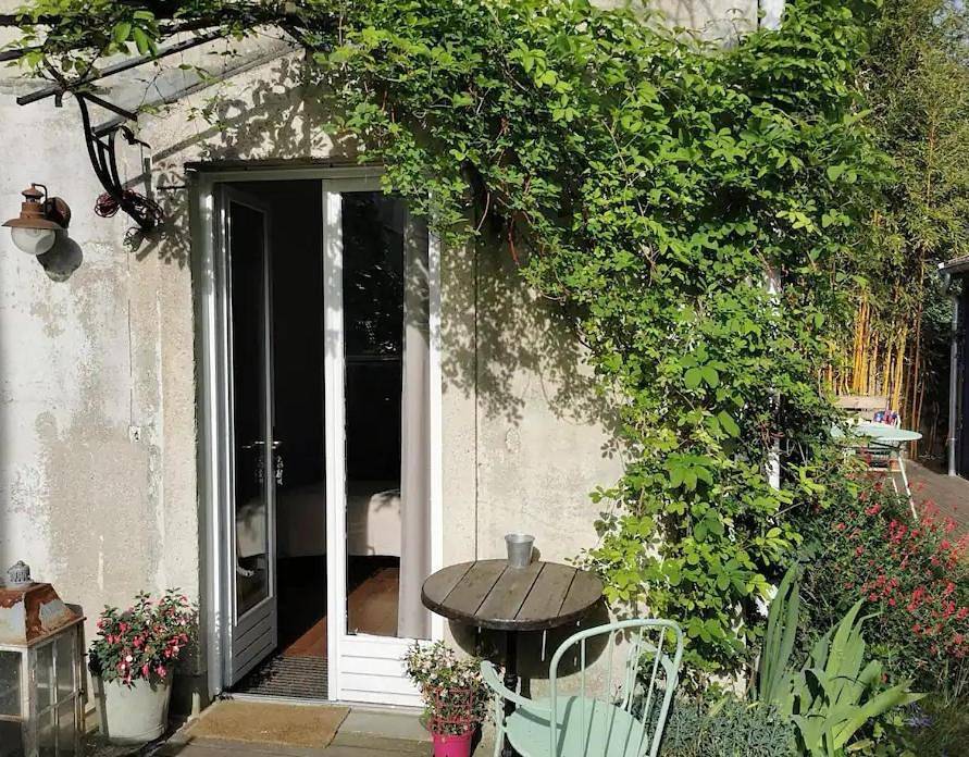 Appartement de vacances entier, Chambre dans une dépendance La Rosette in Fontenay-sous-Bois, Val-de-Marne