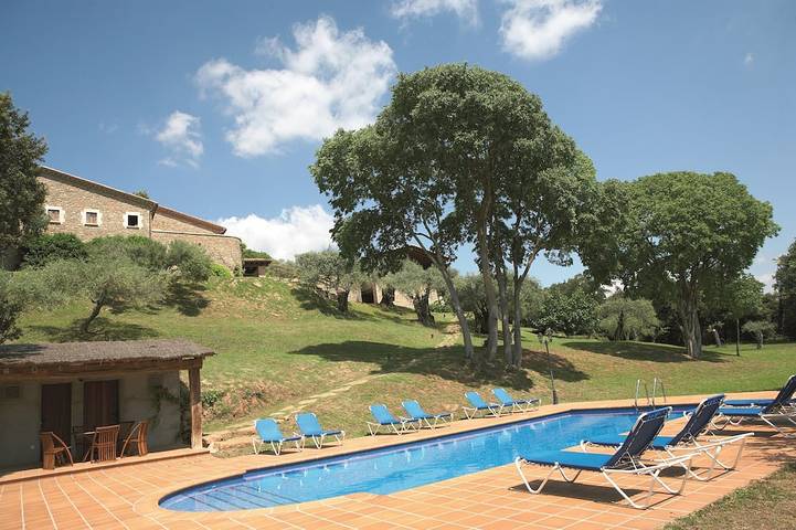 Location de vacances pour 29 personnes, avec jardin, animaux acceptés à Camós