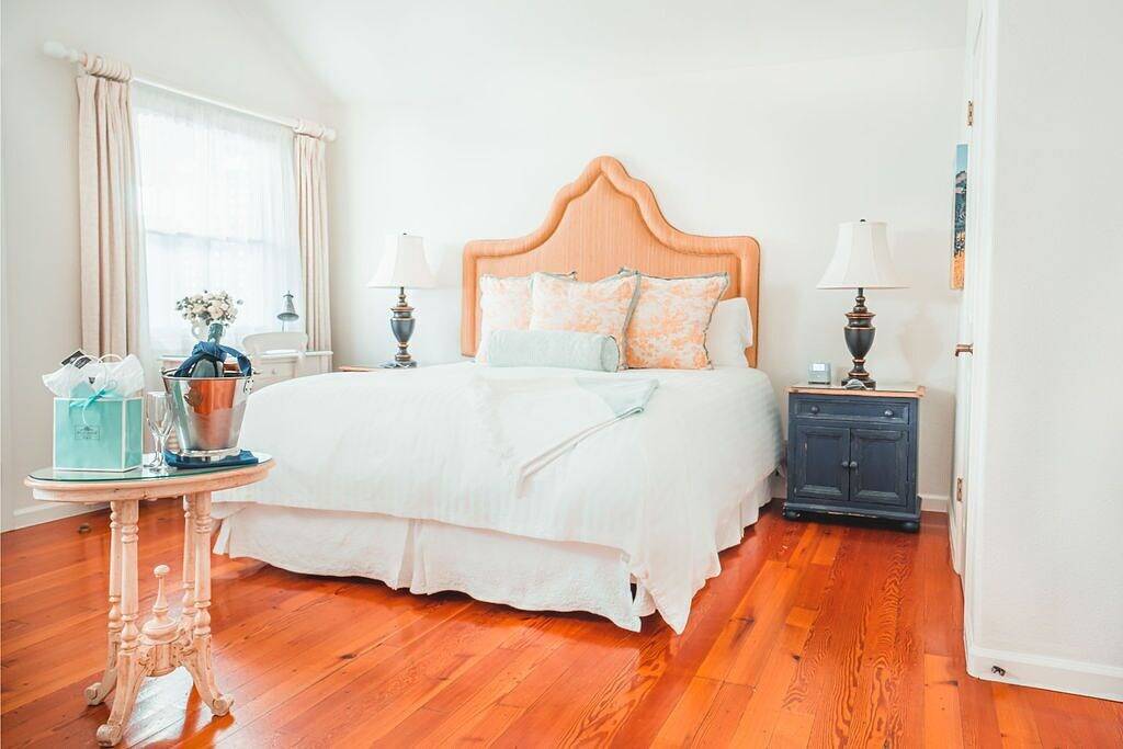 Escape to Wine Country in your independant Cottage in Downtown Calistoga in Calistoga, Napa Valley