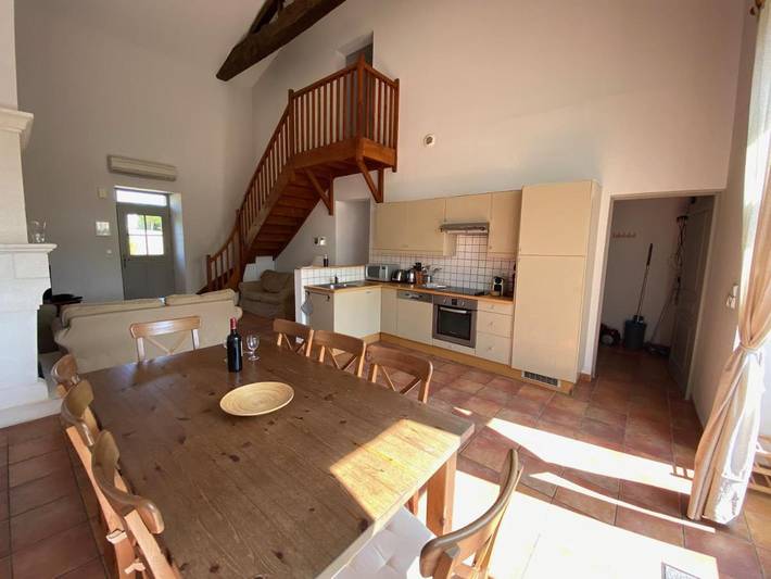 Location de vacances pour 10 personnes, avec vue ainsi que jardin et piscine à Chalais - 4