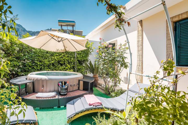 Villa for 6 people, with Hot tub and Yard in Rhodes