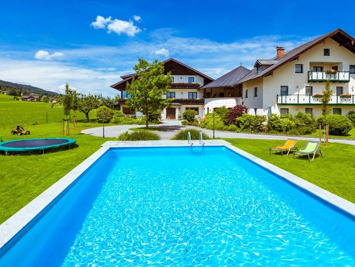 Zimmer für 3 Personen, mit Balkon und Pool sowie Ausblick und Garten, kinderfreundlich - 1
