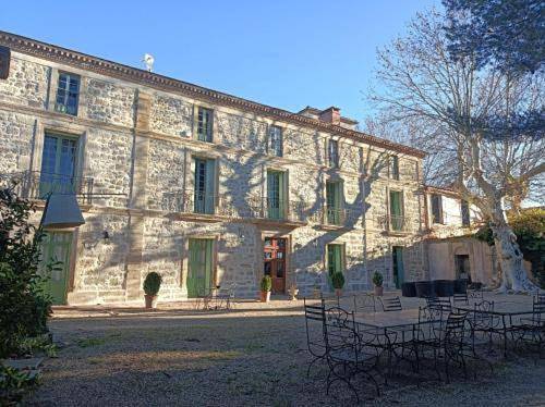 Casa rural para 22 personas, con vistas además de jardín y piscina - 1