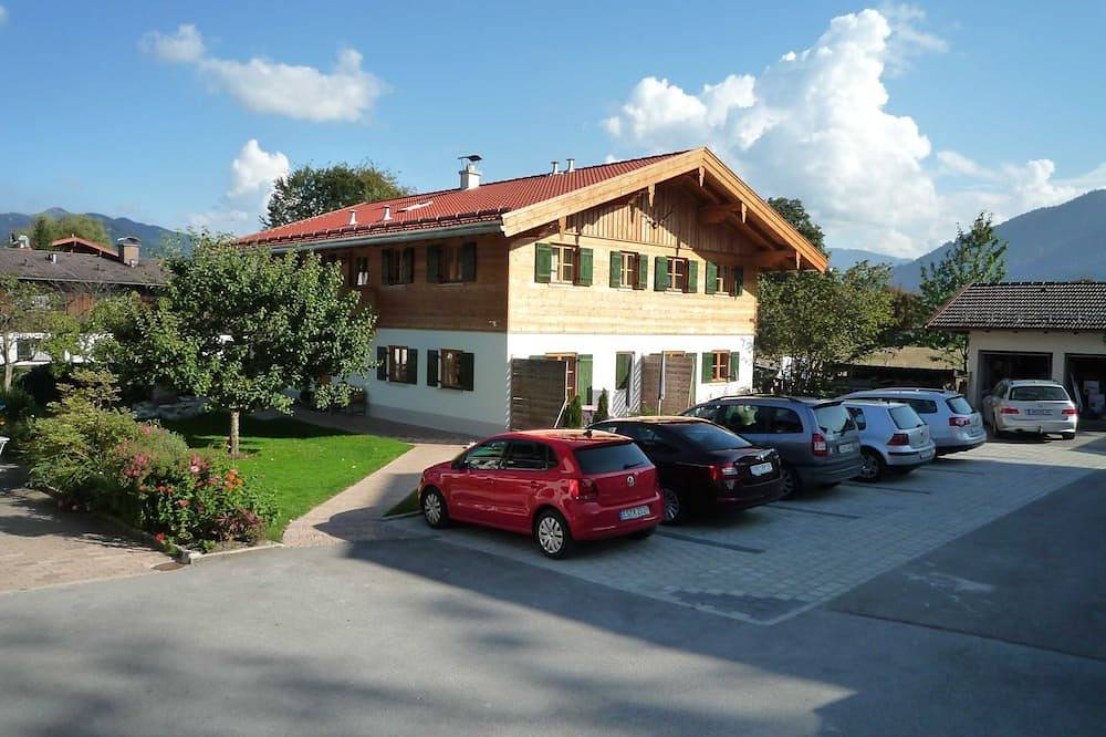 Entire apartment, Apartment No. 6, 2nd floor, west balcony - Gästehaus Johanna in Bad Wiessee, Bavarian Alps