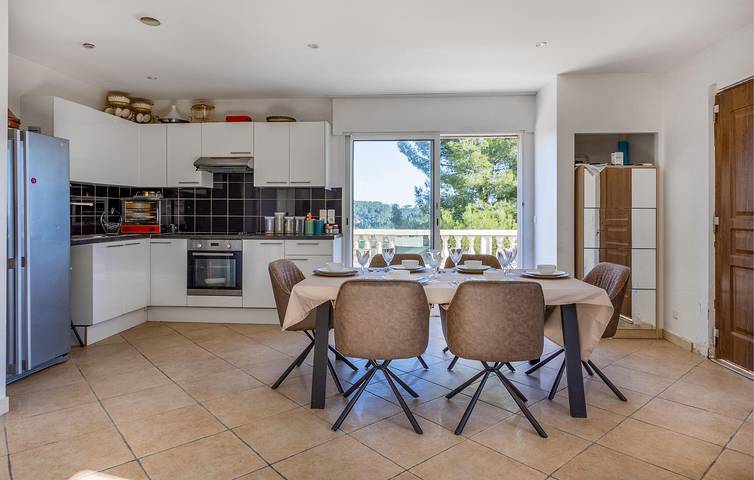 Gîte pour 6 personnes, avec jardin à Le Luc - 3