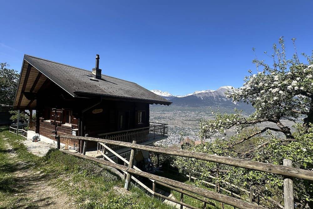 Alpine N'est Chalet - Stunning Mountain Views in Les Agettes, Walliser Alpen