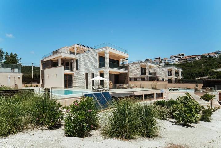Villa für 8 Personen, mit Balkon und Terrasse sowie Garten und Pool in Montenegro - 4
