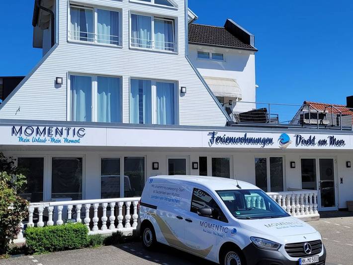 Ganze Ferienwohnung, Große Penthouse Ferienwohnung mit Meerblick, Sonnenterrasse & Luxusbad von "Momentic" - Penthouse mit Meerblick, Dachterrasse, Luxusbad - Nur 50 Meter zum Strand in Sierksdorf, Ostholstein